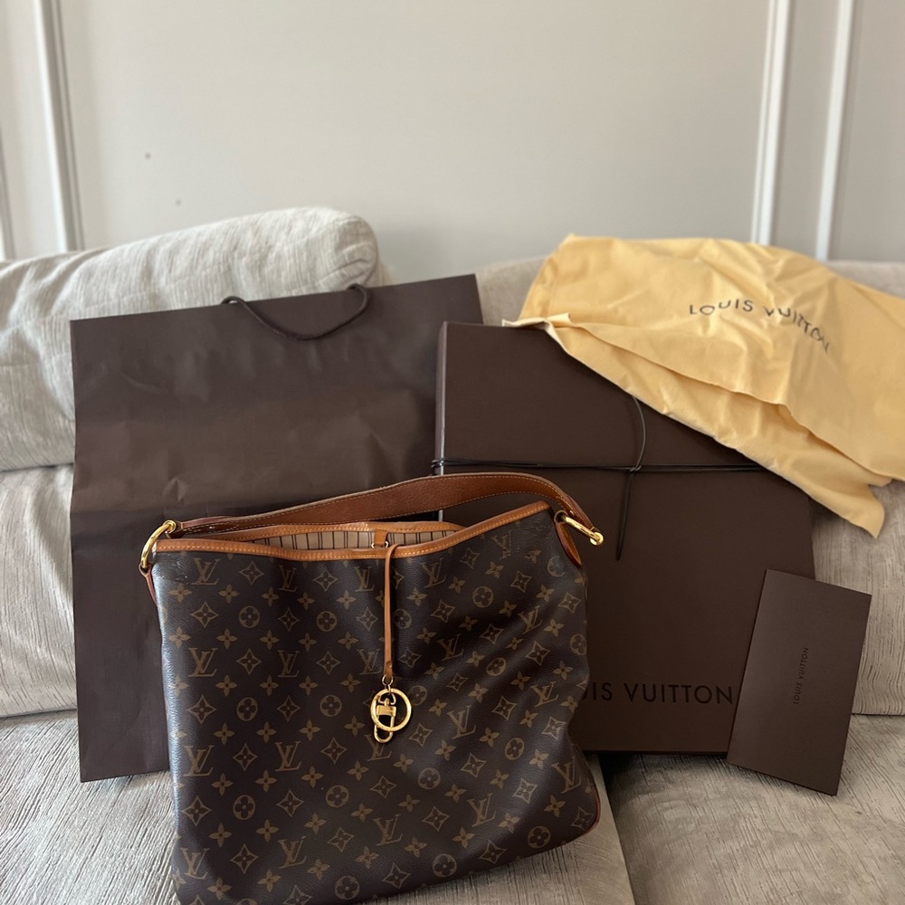 Delightful MM MNG Beige bag.